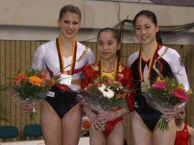 Entre as mulheres, só deu Jinnan Yao. A chinesa conquistou nada menos que três medalhas de ouro, durante a Copa do Mundo de Ginástica Artística, disputada na cidade de Cottbus, na Alemanha / Foto: Divulgação